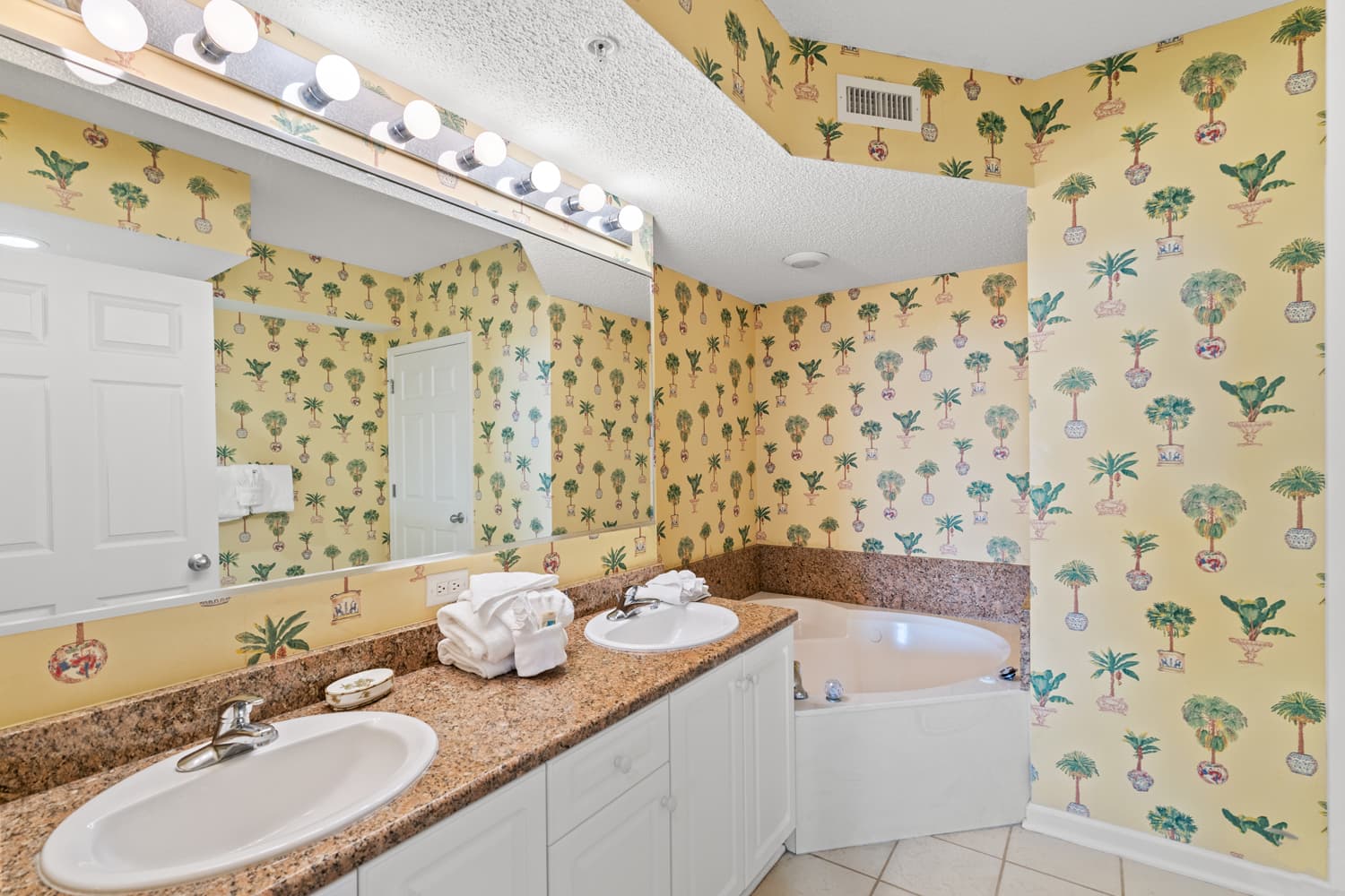 Barefoot North Tower - 609